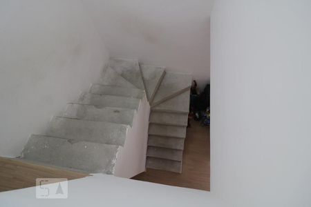 Casa à venda com 127m², 3 quartos e 4 vagas Casa à venda com 127m², 3 quartos e 4 vagasescada de acesso aos dormitórios