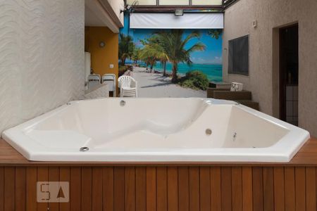 Casa à venda com 350m², 4 quartos e 3 vagas Casa à venda com 350m², 4 quartos e 3 vagasHidromassagem