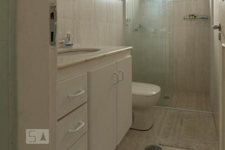Casa à venda com 350m², 4 quartos e 3 vagas Casa à venda com 350m², 4 quartos e 3 vagasBanheiro 2