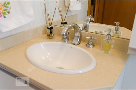 Apartamento à venda com 84m², 3 quartos e 2 vagas Apartamento à venda com 84m², 3 quartos e 2 vagasBanheiro