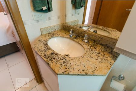 Apartamento à venda com 84m², 3 quartos e 2 vagas Apartamento à venda com 84m², 3 quartos e 2 vagasBanheiro da suíte