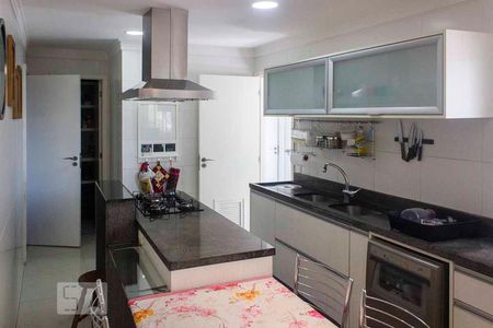 Apartamento à venda com 242m², 3 quartos e 4 vagas Apartamento à venda com 242m², 3 quartos e 4 vagasCozinha