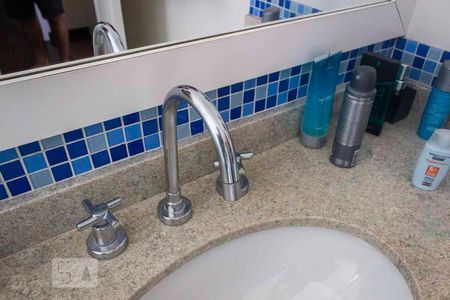 Apartamento à venda com 242m², 3 quartos e 4 vagas Apartamento à venda com 242m², 3 quartos e 4 vagasBanheiro da Suíte 3