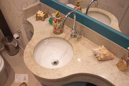 Apartamento à venda com 242m², 3 quartos e 4 vagas Apartamento à venda com 242m², 3 quartos e 4 vagasLavabo