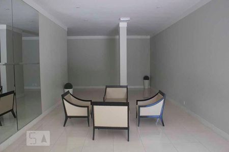Apartamento à venda com 242m², 3 quartos e 4 vagas Apartamento à venda com 242m², 3 quartos e 4 vagasHall