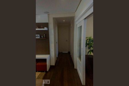 Apartamento à venda com 242m², 3 quartos e 4 vagas Apartamento à venda com 242m², 3 quartos e 4 vagasCorredor