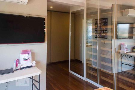 Apartamento à venda com 242m², 3 quartos e 4 vagas Apartamento à venda com 242m², 3 quartos e 4 vagasSuíte 2