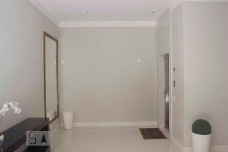 Apartamento à venda com 242m², 3 quartos e 4 vagas Apartamento à venda com 242m², 3 quartos e 4 vagasHall