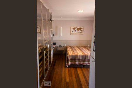 Apartamento à venda com 242m², 3 quartos e 4 vagas Apartamento à venda com 242m², 3 quartos e 4 vagasSuíte 2