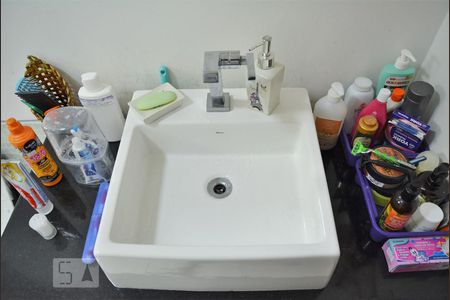 Casa de condomínio à venda com 97m², 3 quartos e sem vagaBanheiro - Torneira