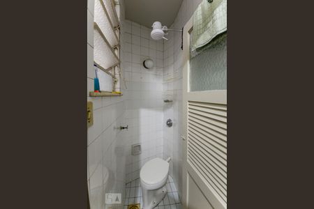 Apartamento à venda com 90m², 3 quartos e sem vaga Apartamento à venda com 90m², 3 quartos e sem vagaBanheiro de Serviço