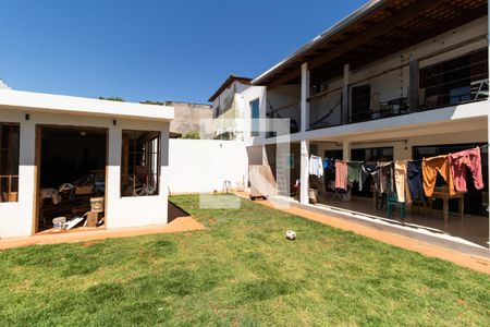 Casa à venda com 300m², 4 quartos e 3 vagas Casa à venda com 300m², 4 quartos e 3 vagasQuintal