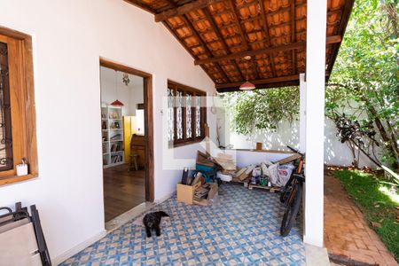 Casa à venda com 300m², 4 quartos e 3 vagas Casa à venda com 300m², 4 quartos e 3 vagasVaranda