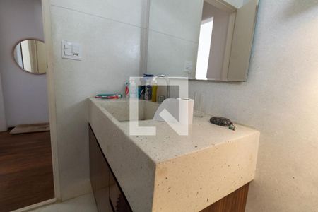 Casa à venda com 300m², 4 quartos e 3 vagas Casa à venda com 300m², 4 quartos e 3 vagasBanheiro