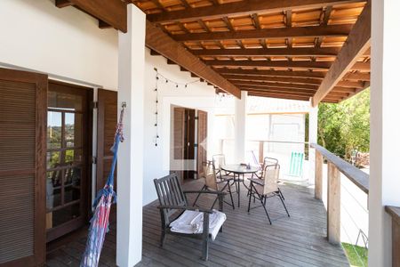 Casa à venda com 300m², 4 quartos e 3 vagas Casa à venda com 300m², 4 quartos e 3 vagasVaranda do Quarto 1 e da Suite