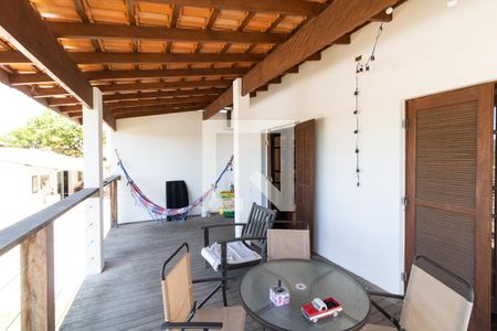 Casa à venda com 300m², 4 quartos e 3 vagas Casa à venda com 300m², 4 quartos e 3 vagasVaranda do Quarto 1 e da Suite