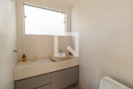 Casa à venda com 300m², 4 quartos e 3 vagas Casa à venda com 300m², 4 quartos e 3 vagasBanheiro de serviço