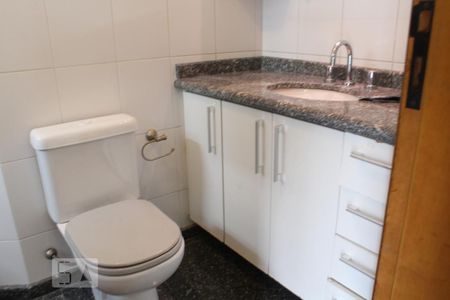 Apartamento à venda com 180m², 4 quartos e 2 vagas Apartamento à venda com 180m², 4 quartos e 2 vagasBanheiro da Suíte 2