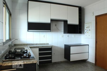 Apartamento à venda com 180m², 4 quartos e 2 vagas Apartamento à venda com 180m², 4 quartos e 2 vagasCozinha