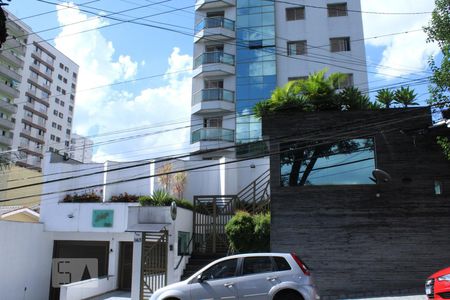 Apartamento à venda com 180m², 4 quartos e 2 vagas Apartamento à venda com 180m², 4 quartos e 2 vagasFachada
