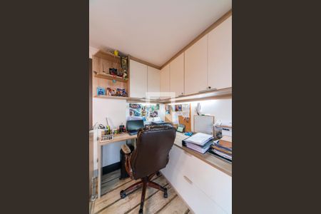 Apartamento à venda com 370m², 4 quartos e 3 vagas Apartamento à venda com 370m², 4 quartos e 3 vagasEscritório