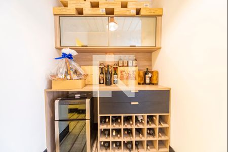 Apartamento à venda com 370m², 4 quartos e 3 vagas Apartamento à venda com 370m², 4 quartos e 3 vagasAdega