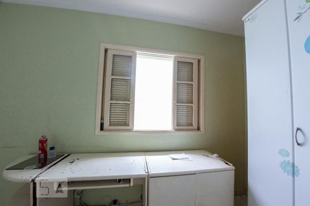 Casa à venda com 177m², 4 quartos e 2 vagas Casa à venda com 177m², 4 quartos e 2 vagasQuarto