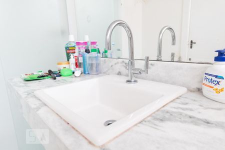 Casa à venda com 270m², 4 quartos e 2 vagasBanheiro da Suíte