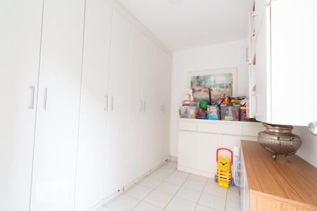 Casa à venda com 270m², 4 quartos e 2 vagasQuarto de Serviço