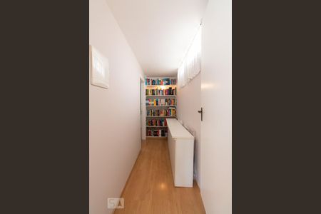 Casa à venda com 270m², 4 quartos e 2 vagasCorredor