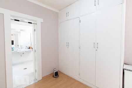 Casa à venda com 270m², 4 quartos e 2 vagasSuíte