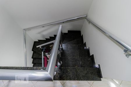 Casa à venda com 95m², 3 quartos e 2 vagasEscada