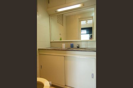 Banheiro da suíte de apartamento para alugar com 3 quartos, 87m² em Indianópolis, São Paulo