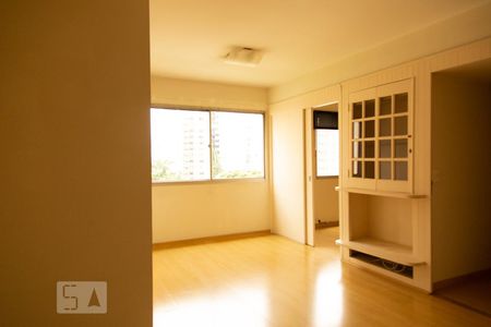 Sala de apartamento para alugar com 3 quartos, 87m² em Indianópolis, São Paulo