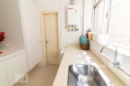 Apartamento à venda com 170m², 3 quartos e 3 vagas Apartamento à venda com 170m², 3 quartos e 3 vagasÁrea de Serviço