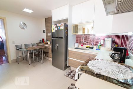 Apartamento à venda com 170m², 3 quartos e 3 vagas Apartamento à venda com 170m², 3 quartos e 3 vagasCozinha