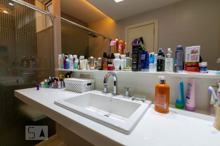Apartamento à venda com 170m², 3 quartos e 3 vagas Apartamento à venda com 170m², 3 quartos e 3 vagasBanheiro da Suíte