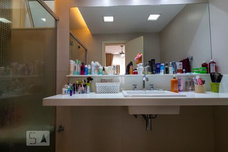 Apartamento à venda com 170m², 3 quartos e 3 vagas Apartamento à venda com 170m², 3 quartos e 3 vagasBanheiro da Suíte