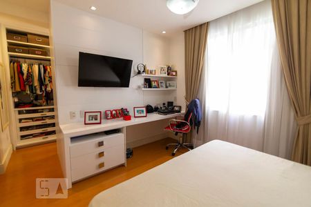 Apartamento à venda com 170m², 3 quartos e 3 vagas Apartamento à venda com 170m², 3 quartos e 3 vagasSuíte