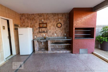 Apartamento à venda com 170m², 3 quartos e 3 vagas Apartamento à venda com 170m², 3 quartos e 3 vagasÁrea comum - Churrasqueira