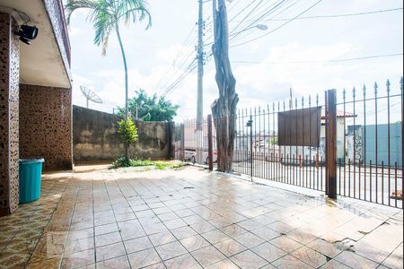 Casa à venda com 200m², 3 quartos e 2 vagas Casa à venda com 200m², 3 quartos e 2 vagasÁrea externa