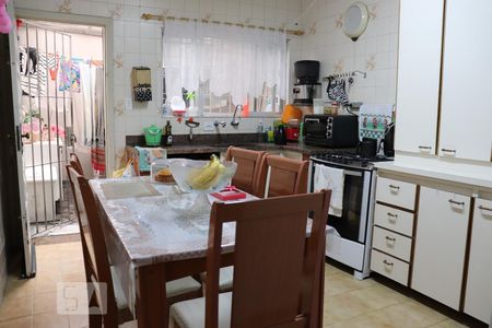 Casa à venda com 126m², 2 quartos e 2 vagasCozinha e Área de Serviço