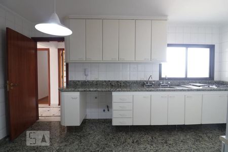 Apartamento à venda com 168m², 4 quartos e 2 vagas Apartamento à venda com 168m², 4 quartos e 2 vagasCozinha