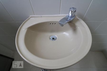 Apartamento à venda com 168m², 4 quartos e 2 vagas Apartamento à venda com 168m², 4 quartos e 2 vagasBanheiro de Serviço - pia