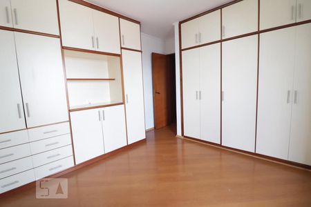 Apartamento à venda com 168m², 4 quartos e 2 vagas Apartamento à venda com 168m², 4 quartos e 2 vagasQuarto 2