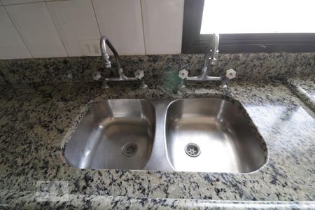 Apartamento à venda com 168m², 4 quartos e 2 vagas Apartamento à venda com 168m², 4 quartos e 2 vagasCozinha - pia