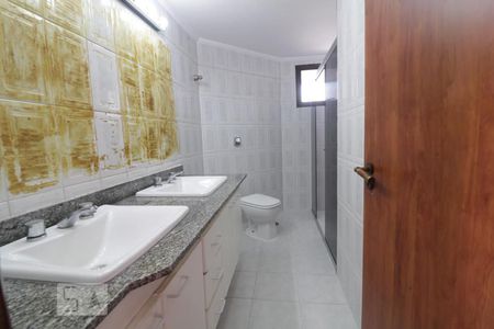 Apartamento à venda com 168m², 4 quartos e 2 vagas Apartamento à venda com 168m², 4 quartos e 2 vagasBanheiro suite 1