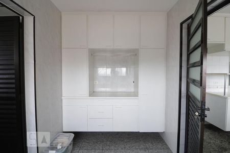 Apartamento à venda com 168m², 4 quartos e 2 vagas Apartamento à venda com 168m², 4 quartos e 2 vagasÁrea de serviço