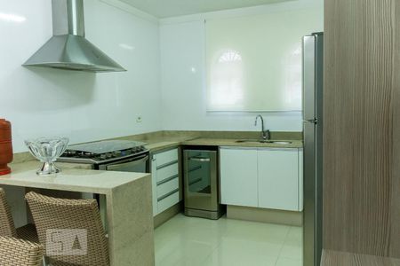 Casa à venda com 400m², 4 quartos e 4 vagas Casa à venda com 400m², 4 quartos e 4 vagasCozinha