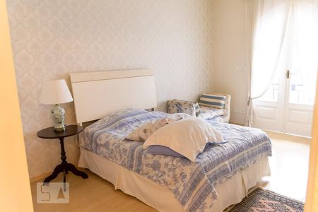 Casa à venda com 400m², 4 quartos e 4 vagas Casa à venda com 400m², 4 quartos e 4 vagasSuíte